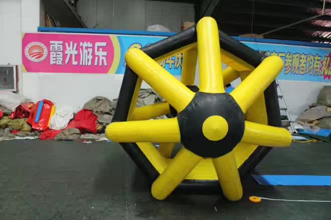 滁州充气水上滚筒球